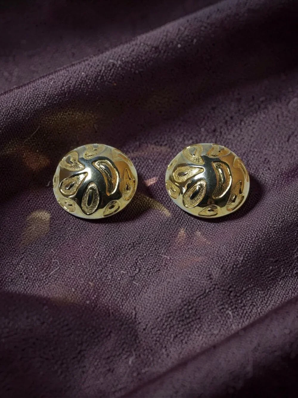vintage 1980s gold tone shield/dome clip on earrings